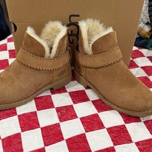 UGG Tan Ankle Boots with Cream Fur